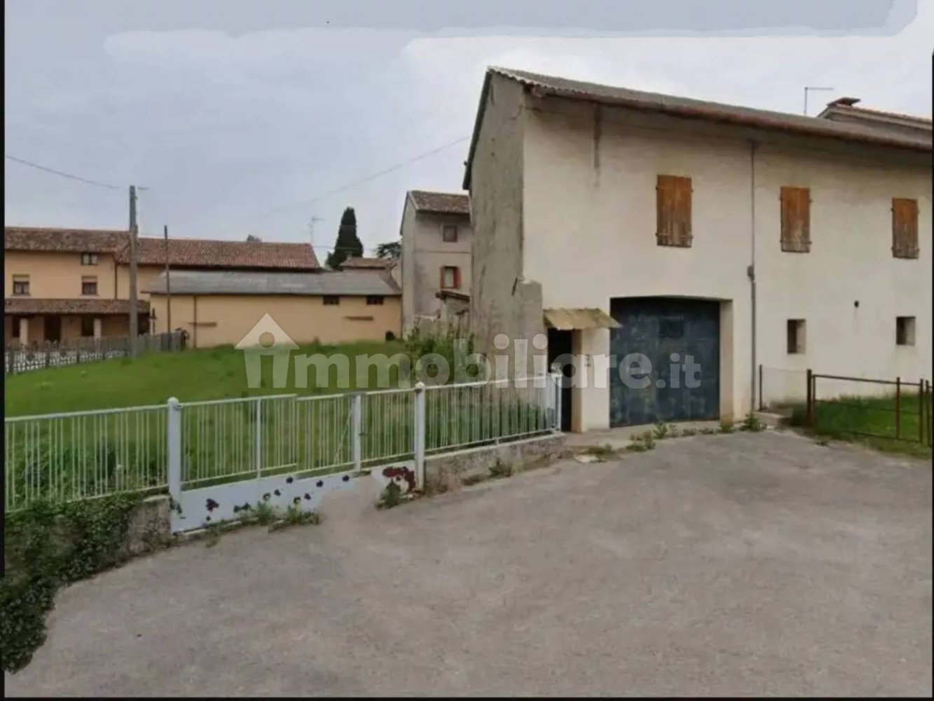 Вилла с 4 спальнями в Удине, Италия № 127531