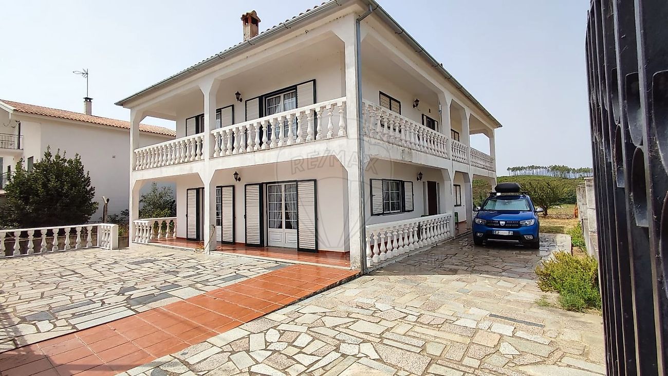 4 bedrooms Villa in Paul, Portugal No. 160748