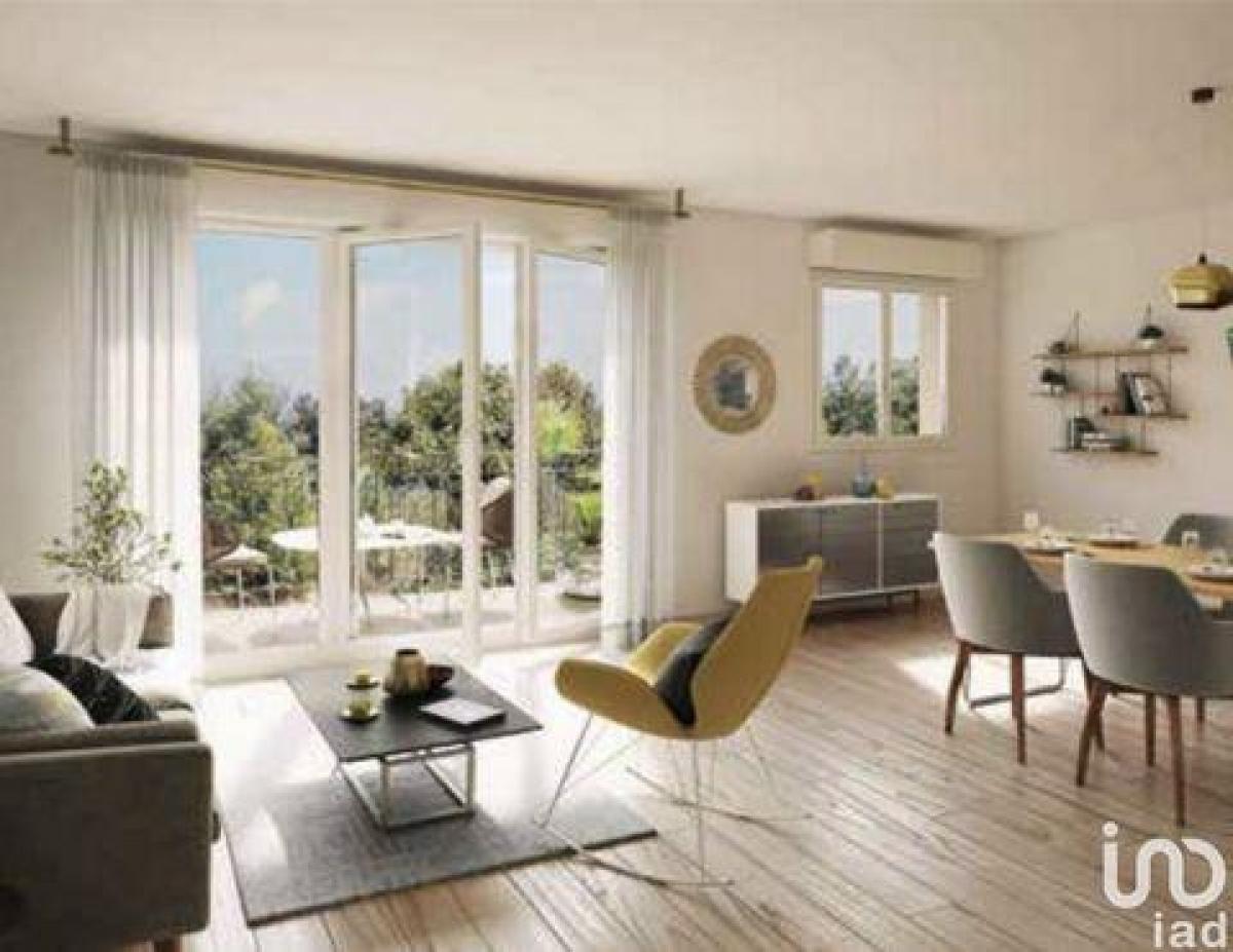 3 bedrooms Condo in Serris, France No. 37203