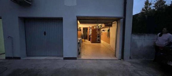 3-salle Appartement à Porto Mantovano, Italy No. 314755 14