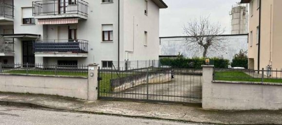 3-salle Appartement à Porto Mantovano, Italy No. 314755 10