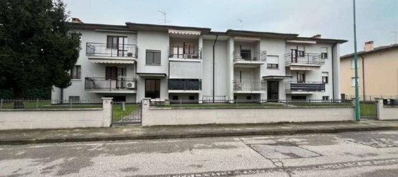 3-salle Appartement à Porto Mantovano, Italy No. 314755 8