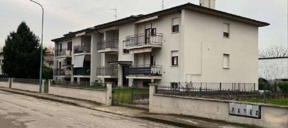 3-salle Appartement à Porto Mantovano, Italy No. 314755 9