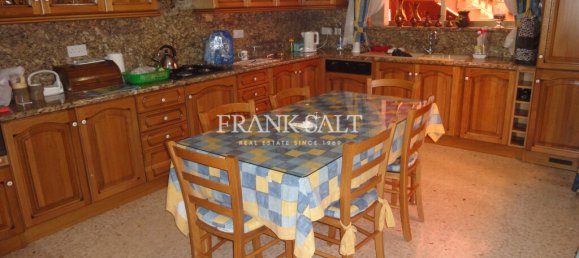 4 bedrooms House in Qormi, Malta No. 3390 2