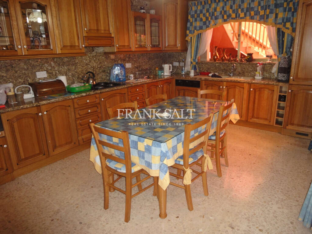 4 bedrooms House in Qormi, Malta No. 3390