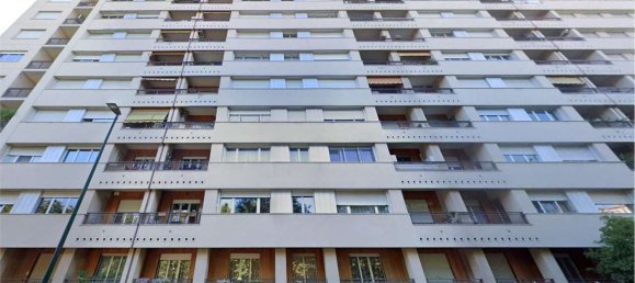 4 rooms Apartment in Turin, Italy No. 12207 3