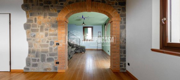 4 bedrooms Villa in Canossa, Italy No. 101857 12