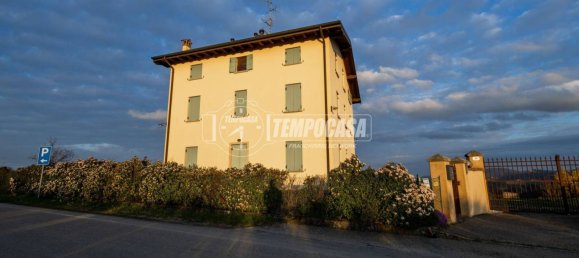 4 bedrooms Villa in Canossa, Italy No. 101857 2