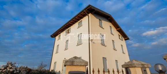 4 bedrooms Villa in Canossa, Italy No. 101857 3