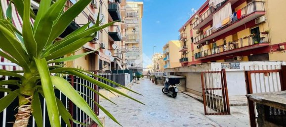 Квартира с 3 спальнями в Палермо, Италия № 333069 2