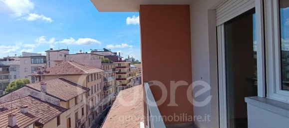 5 Schlafzimmer Wohnung in Udine, Italy, Nr. 380248 3