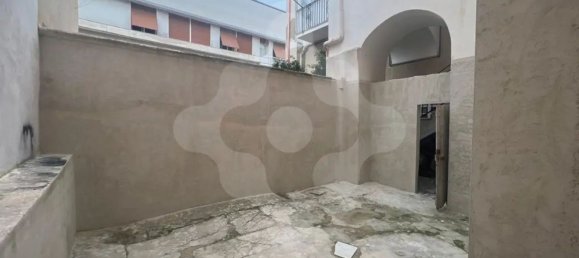 Casa de 2 habitaciónes en Bari, Italy No. 37420 10