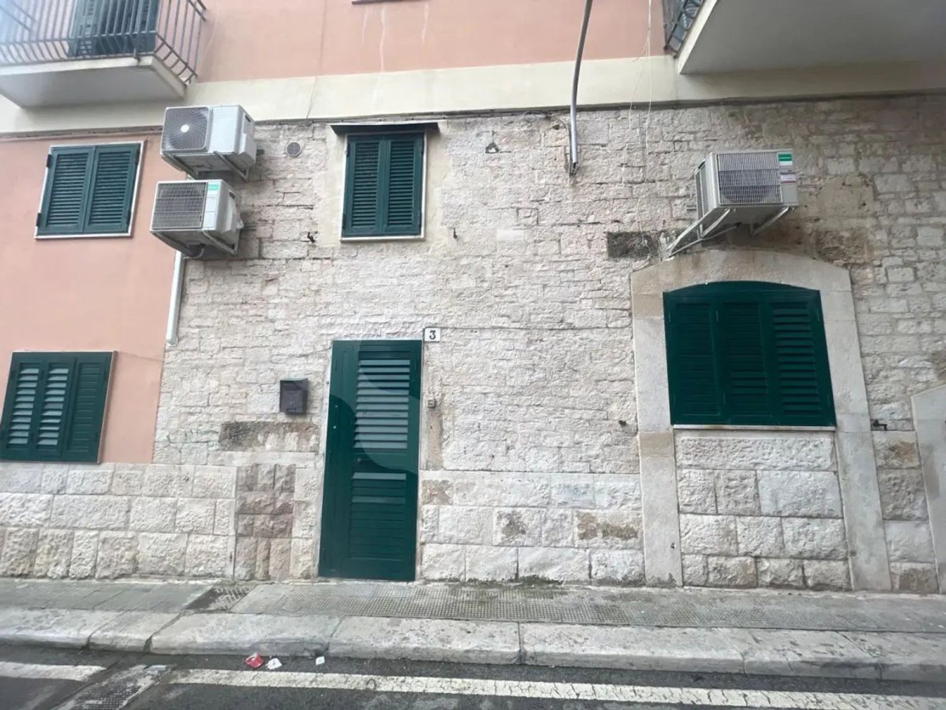 Casa de 2 habitaciónes en Bari, Italy No. 37420