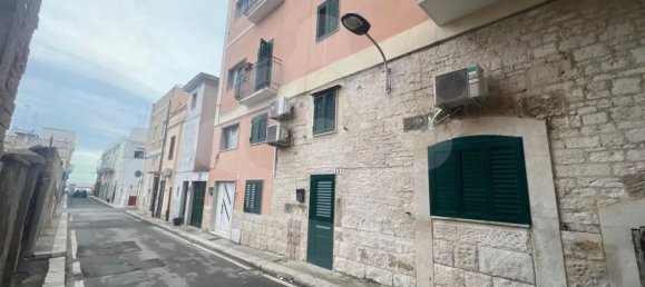 Casa de 2 habitaciónes en Bari, Italy No. 37420 2