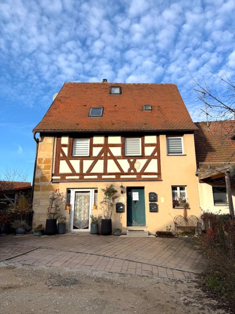 8-salle Bâtiment à Nurnberger Land, Germany No. 250989