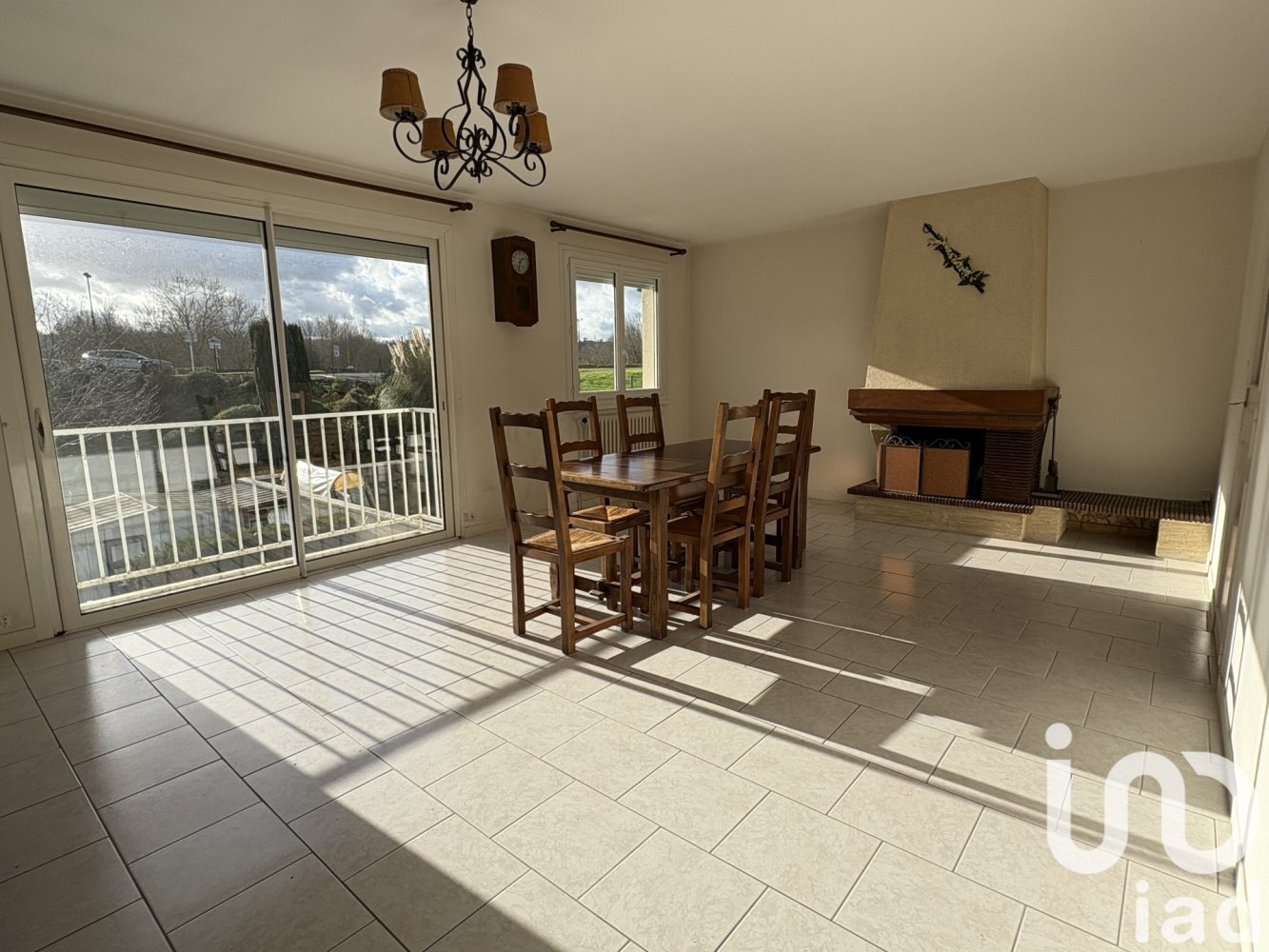 Casa de 5 divisões em Villebernier, France N.º 103067