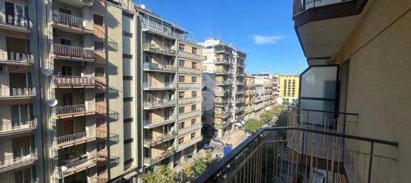 Квартира с 2 спальнями в Бари, Италия № 377620 22