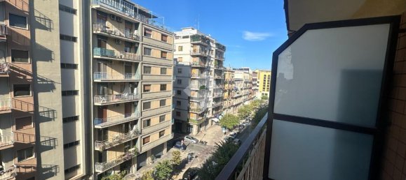 Квартира с 2 спальнями в Бари, Италия № 377620 30