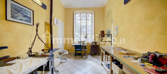 2 rooms Commercial property in Turin, Italy No. 196741 2