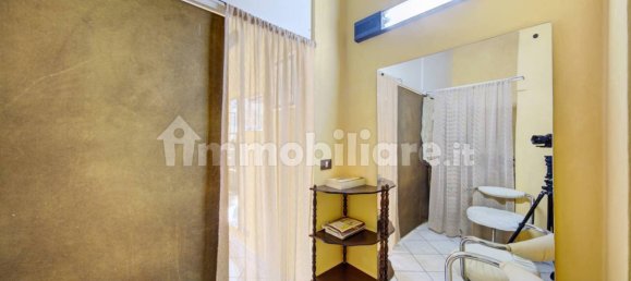 2 rooms Commercial property in Turin, Italy No. 196741 3