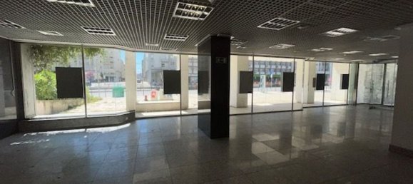 349m² Commercial property in Lisbon, Portugal No. 137534 10