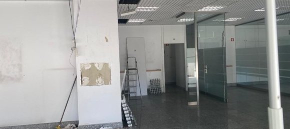349m² Commercial property in Lisbon, Portugal No. 137534 11