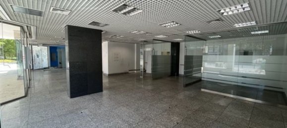 349m² Commercial property in Lisbon, Portugal No. 137534 8
