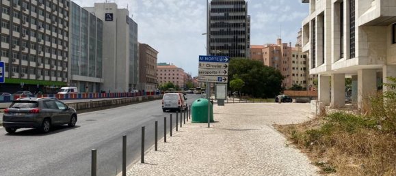 349m² Commercial property in Lisbon, Portugal No. 137534 9