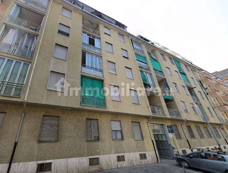 2 bedrooms Apartment in Turin, Italy No. 297521