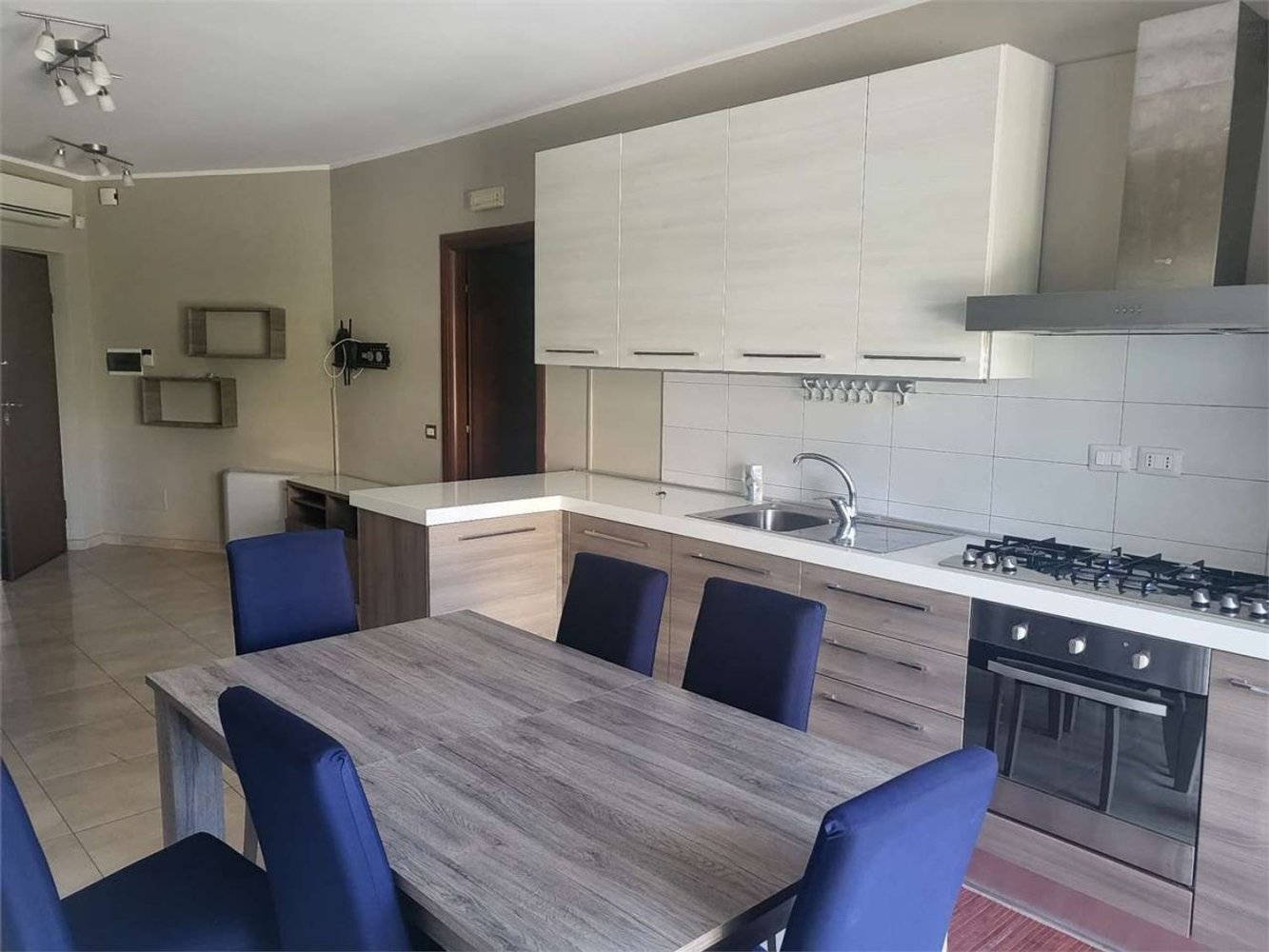 3 chambres Appartement à Frosinone, Italy No. 382818