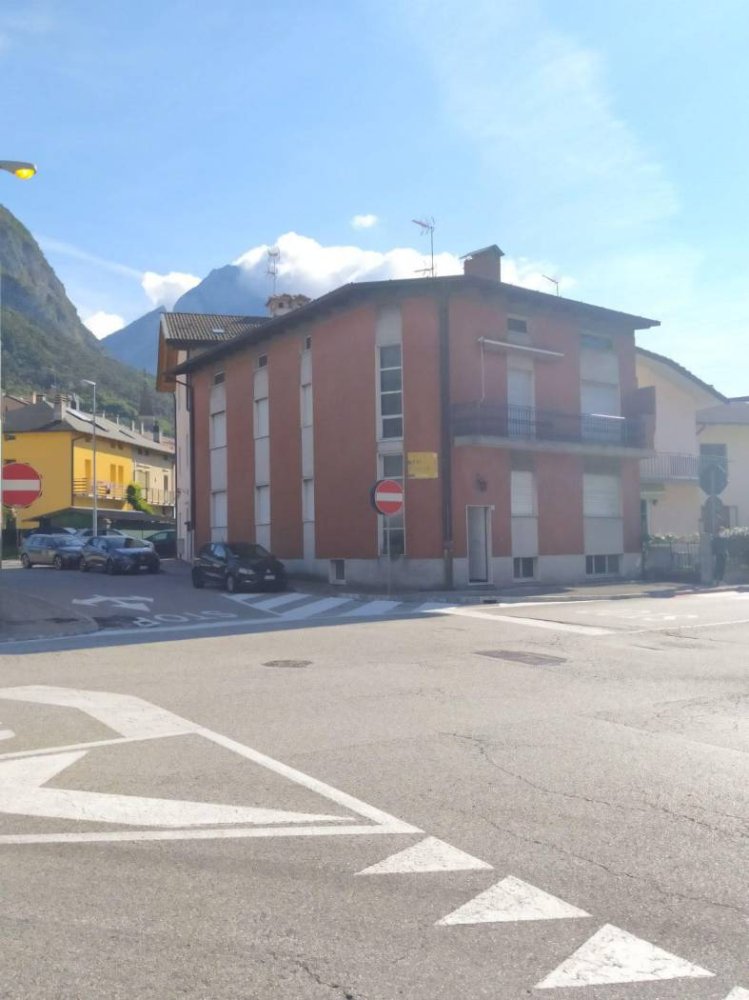 4-salle Bâtiment à Udine, Italy No. 149712