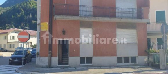 4-salle Bâtiment à Udine, Italy No. 149712 3