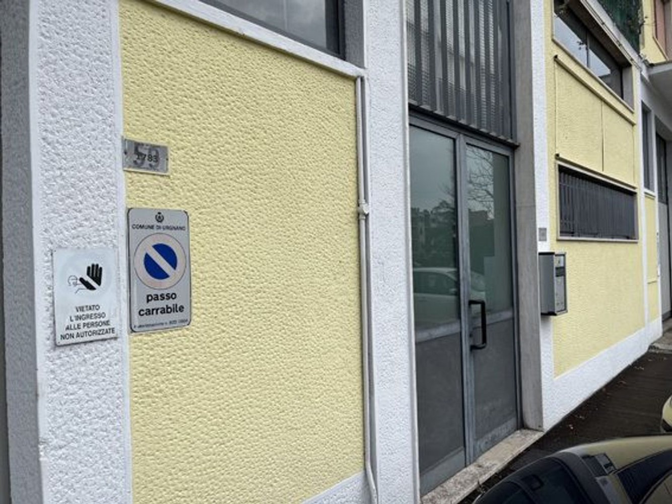 Lagerhaus in Urgnano, Italy 375m², Nr. 372443