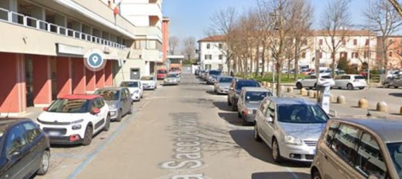 3 rooms Apartment in Pontedera, Italy No. 200516 2