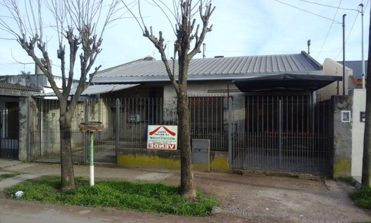 3 bedrooms House in Moreno, Argentina No. 18398