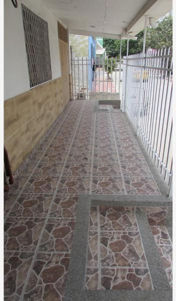 Casa de 6 dormitorios en Guadalajara de Buga, Colombia No. 6315