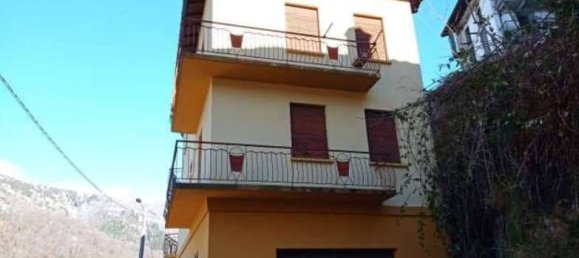 3 Schlafzimmer Wohnung in Curiglia con Monteviasco, Italy, Nr. 265396 3