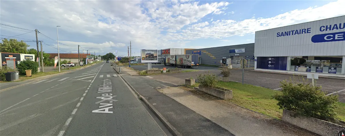 684m² Commercial property in Romorantin-Lanthenay, France No. 242150