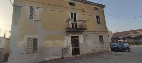 Casa de 6 habitaciónes en Arielli, Italy No. 17666 2