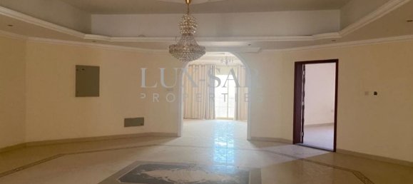 6 bedrooms Villa in Dubai, UAE No. 6352 10