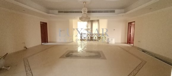 6 bedrooms Villa in Dubai, UAE No. 6352 2