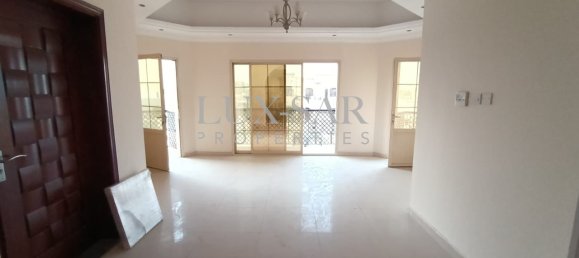 6 bedrooms Villa in Dubai, UAE No. 6352 5