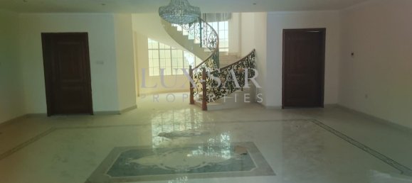 6 bedrooms Villa in Dubai, UAE No. 6352 3