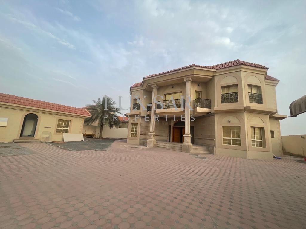 6 bedrooms Villa in Dubai, UAE No. 6352