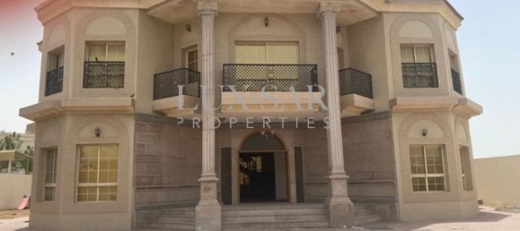 6 bedrooms Villa in Dubai, UAE No. 6352 11