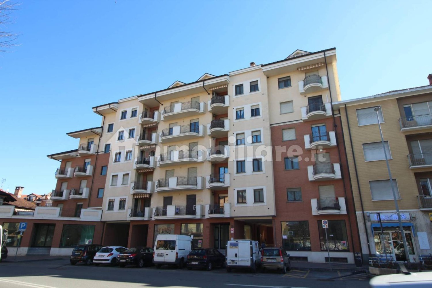 2-salle Propriété commerciale à Moncalieri, Italy No. 139400