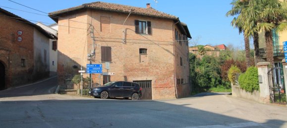 5 bedrooms House in Mombaruzzo, Italy No. 261449 2