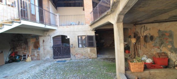 5 bedrooms House in Mombaruzzo, Italy No. 261449 6