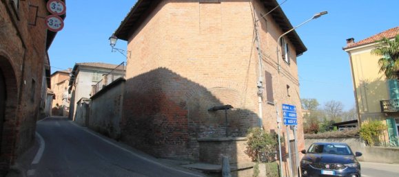 5 bedrooms House in Mombaruzzo, Italy No. 261449 3