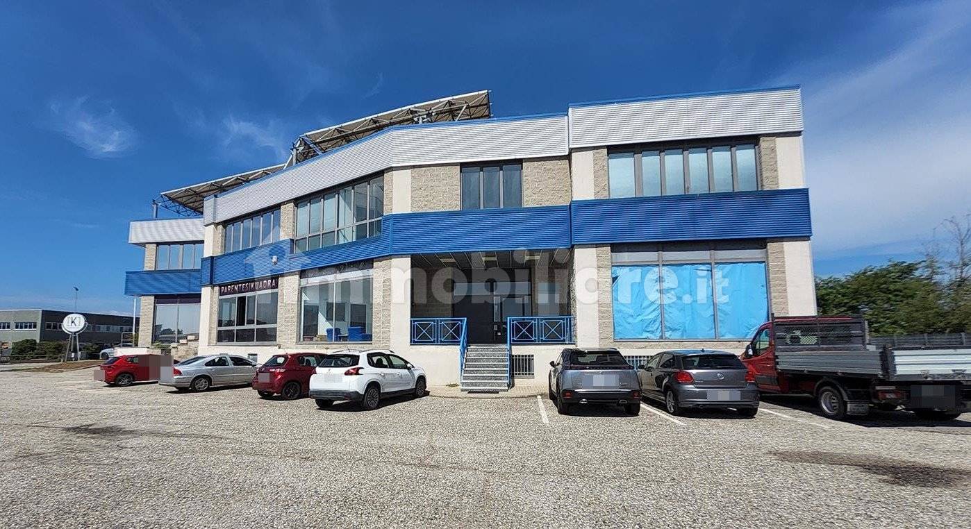 5 rooms Office in Casale Monferrato, Italy No. 208814